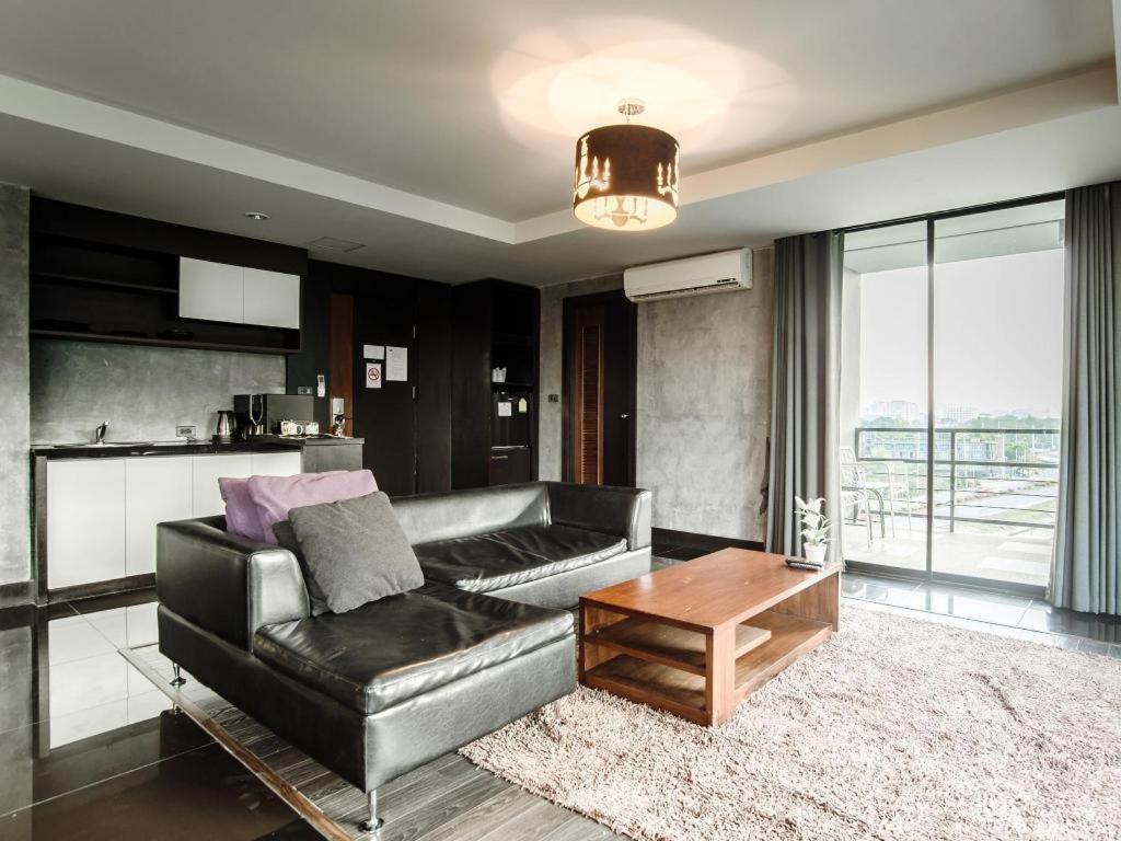 B2 Black Business And Budget Hotel Чіангмай Екстер'єр фото
